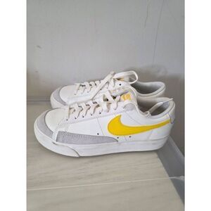 Nike Women's Nike Blazer Low Platform Size 7.5